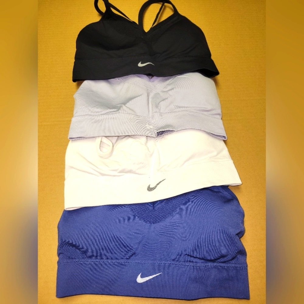 4 Nike Sports bras Med